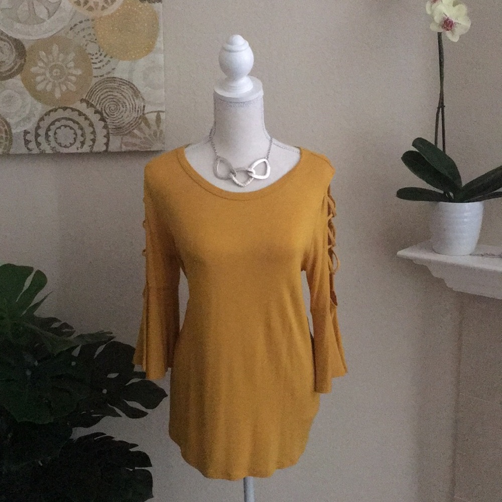 Oddy Mustard Trendy Top, NWOT